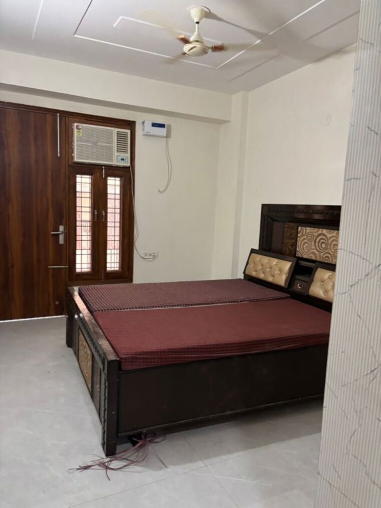 Bedroom, sector 22 6+ Bedroom 210 Sq.Mt. Builder Floor In Sector 22 Noida 10330526