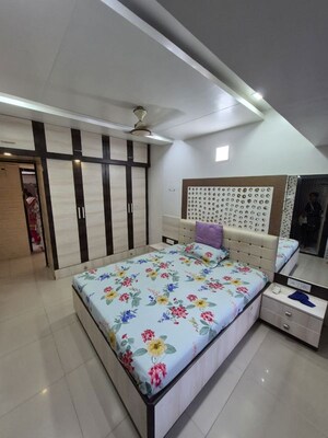 Bedroom in 2 BHK Apartment at Prabhadevi – for Rent