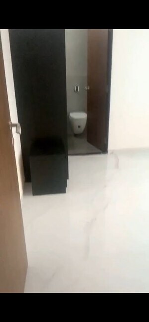 Room in 2 BHK Apartment at Level The Residences, Andheri West – for Rent