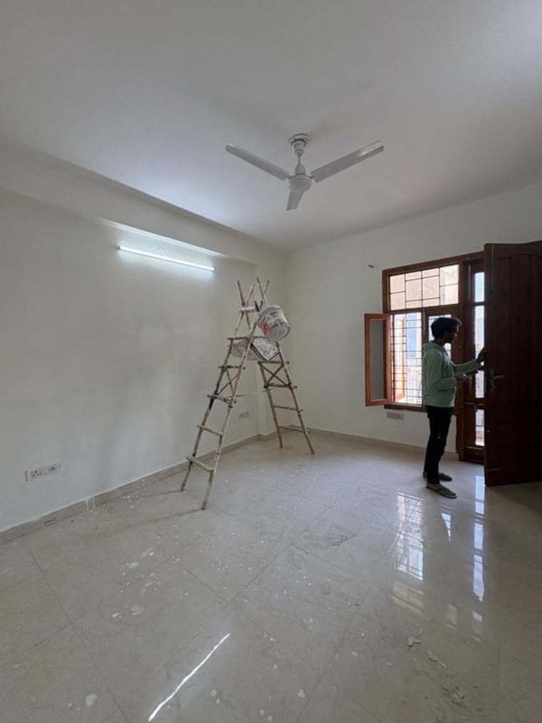 Room, sector 22 6+ Bedroom 162 Sq.Mt. Builder Floor In Sector 22 Noida 10330563