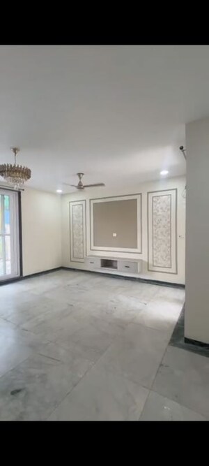Room in 5 BHK Villa at Nirvana Country – for Rent