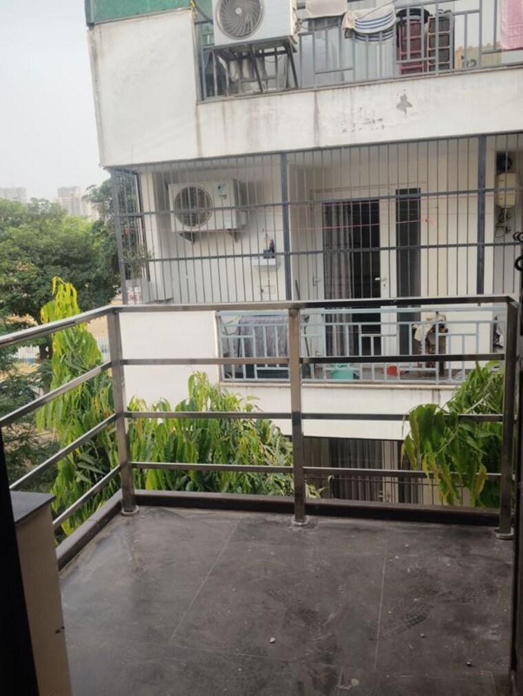 Balcony, unitech-south-city-ii 3 Bedroom 240 Sq.Ft. Builder Floor In Sector 50 Gurgaon 10330534