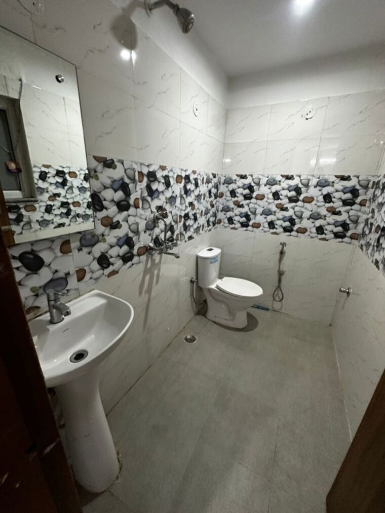 Team Area, sector 52 2 Bedroom 1200 Sq.Ft. Builder Floor In Sector 52 Gurgaon 10330616