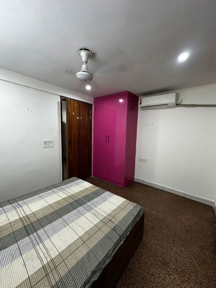 Room, sector 52 2 Bedroom 1200 Sq.Ft. Builder Floor In Sector 52 Gurgaon 10330616