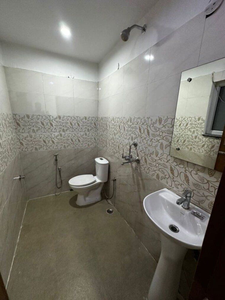 Bathroom, sector 52 2 Bedroom 1200 Sq.Ft. Builder Floor In Sector 52 Gurgaon 10330616