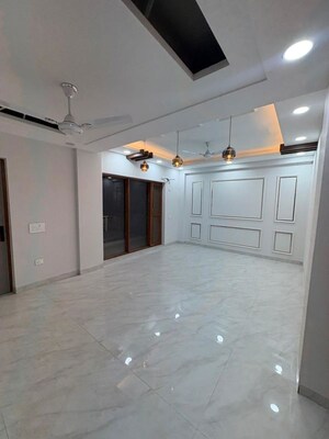Room in 3 BHK Apartment at Signature Global City 63A, Sector 63a – for Rent