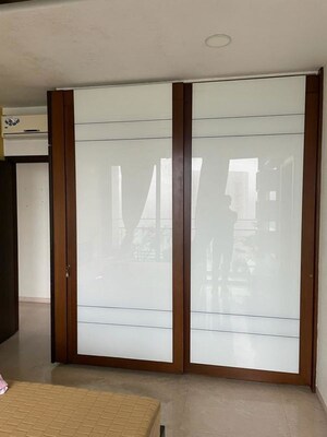 Room in 3 BHK Apartment at Oberoi Realty Exquisite, Goregaon East – for Rent