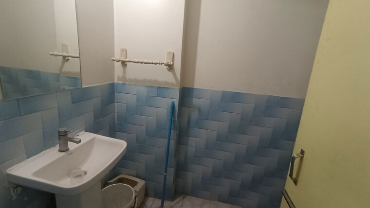 Bathroom, patna gaya road 3 Bedroom 1400 Sq.Ft. Apartment In Patna   Gaya Road Patna 10330679
