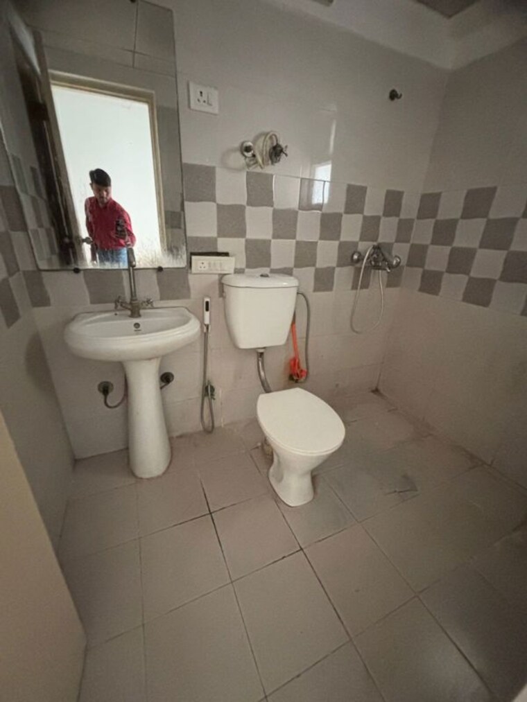 Bathroom, gaur-city-2-14th-avenue 2 Bedroom 855 Sq.Ft. Apartment In Sector 16c Greater Noida Greater Noida 9692918