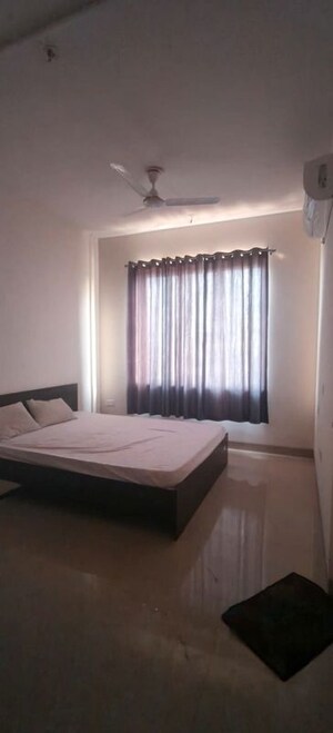 Bedroom in 3 BHK Apartment at Nagpur Station – for Rent