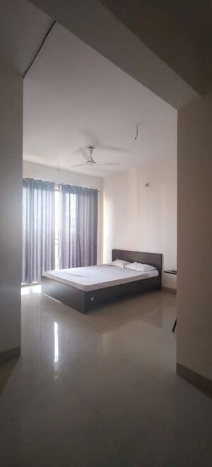 Bedroom in 3 BHK Apartment at Nagpur Station – for Rent