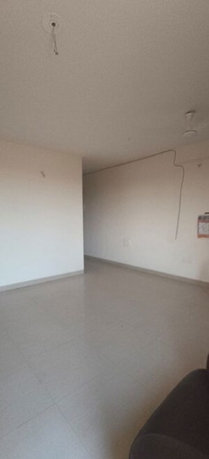 Room in 3 BHK Apartment at Nagpur Station – for Rent