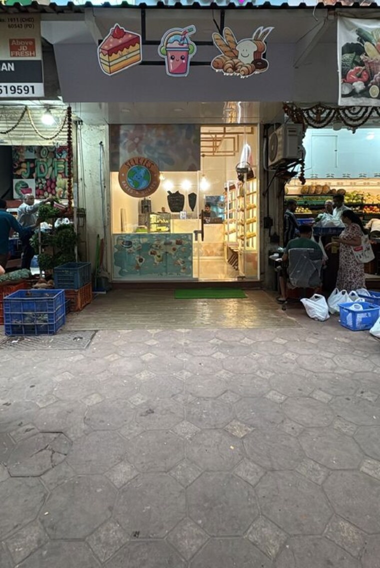  Parking, thane west Commercial Shop 255 Sq.Ft. In Thane West Thane 10330694
