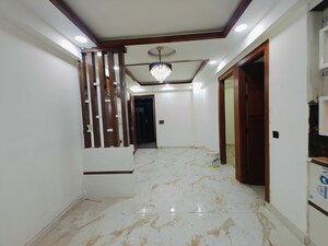 Room in 3 BHK Builder Floor at Noida Central – for Rent