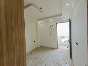 Room in 3 BHK Builder Floor at Noida Central – for Rent