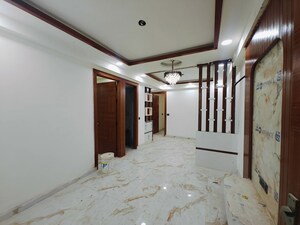 Room in 3 BHK Builder Floor at Noida Central – for Rent