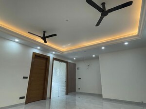 Kitchen in 3 BHK Apartment at Signature Global City 63A, Sector 63a – for Rent