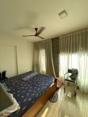 Bedroom in 3 BHK Apartment at Andheri West – for Rent