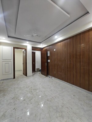 Room in 3 BHK Builder Floor at Sector 73 – for Rent