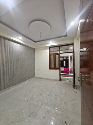 Room in 3 BHK Builder Floor at Sector 73 – for Rent
