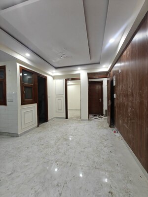 Room in 3 BHK Builder Floor at Sector 73 – for Rent