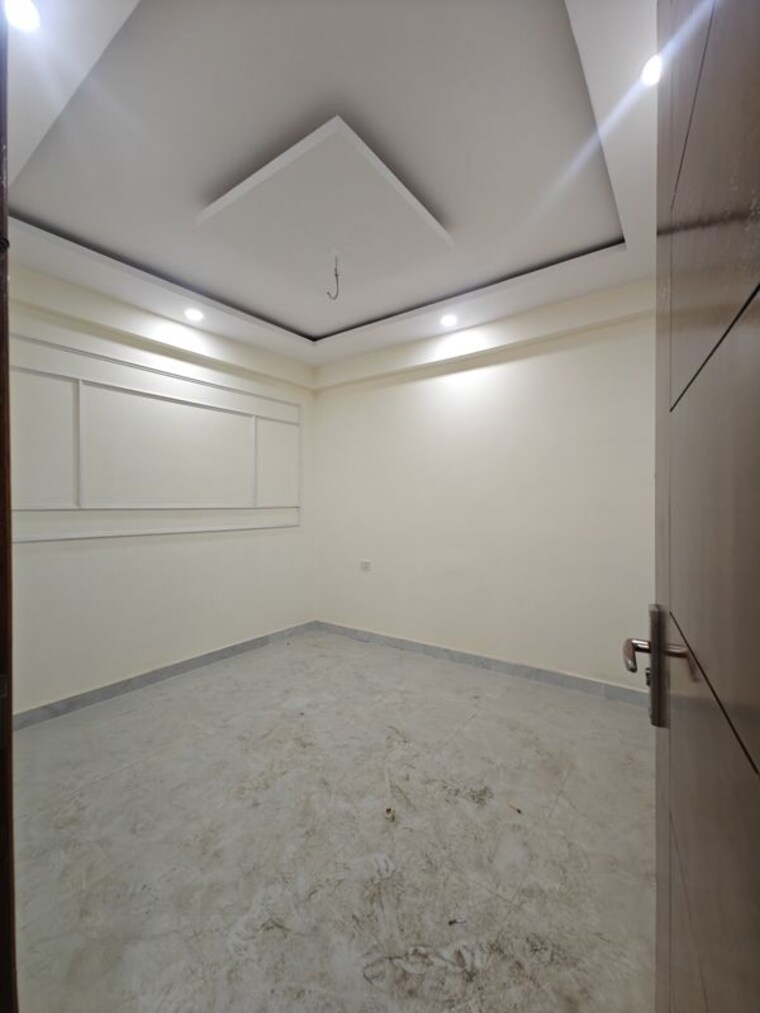 Room, sector 73 3 Bedroom 1350 Sq.Ft. Builder Floor In Sector 73 Noida 10330749