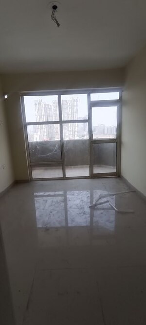 Room in 2 BHK Apartment at Pyramid Midtown, Sector 59 – for Rent