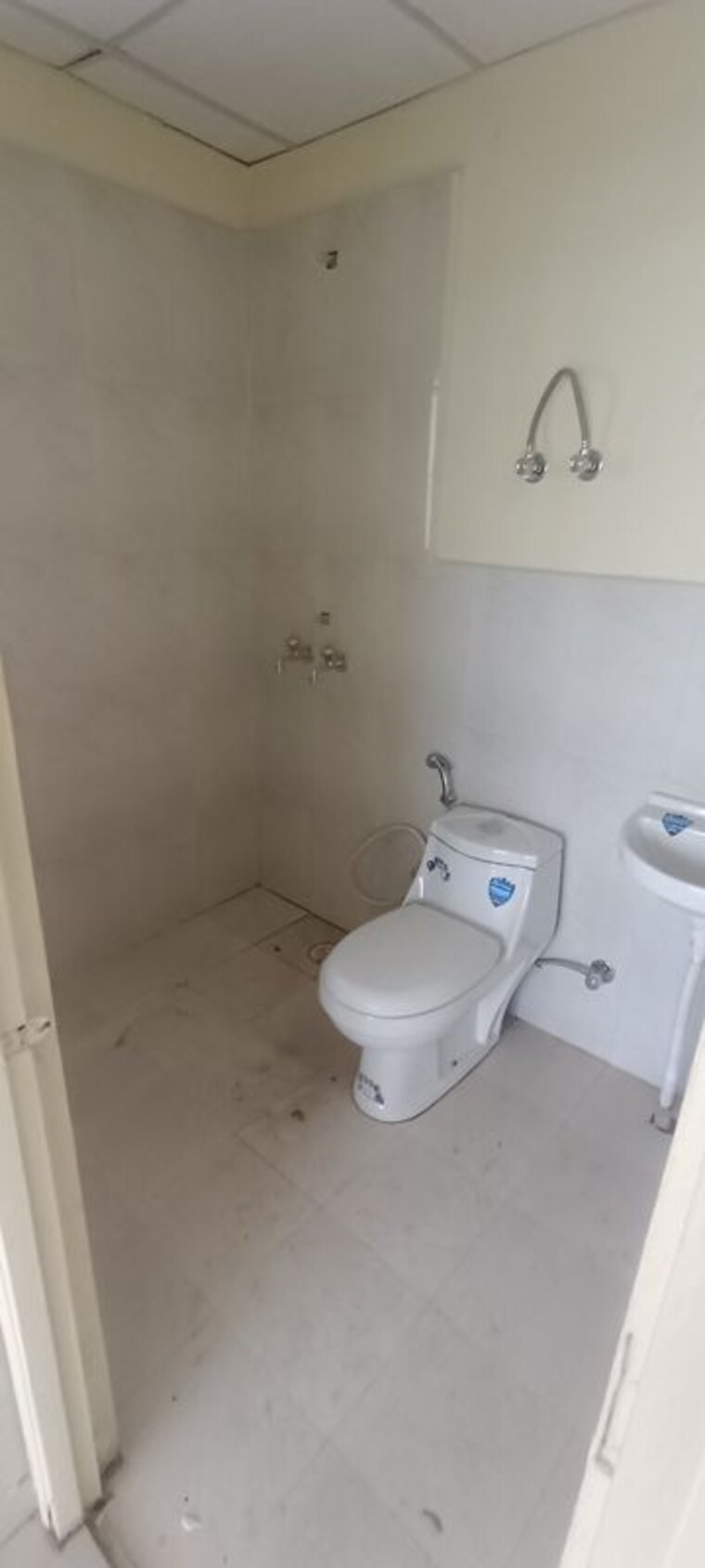 Bathroom, pyramid-midtown 2 Bedroom 800 Sq.Ft. Apartment In Sector 59 Gurgaon 10330747