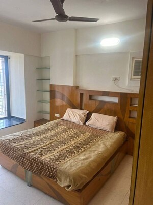 Bedroom in 2 BHK Apartment at Andheri West – for Rent