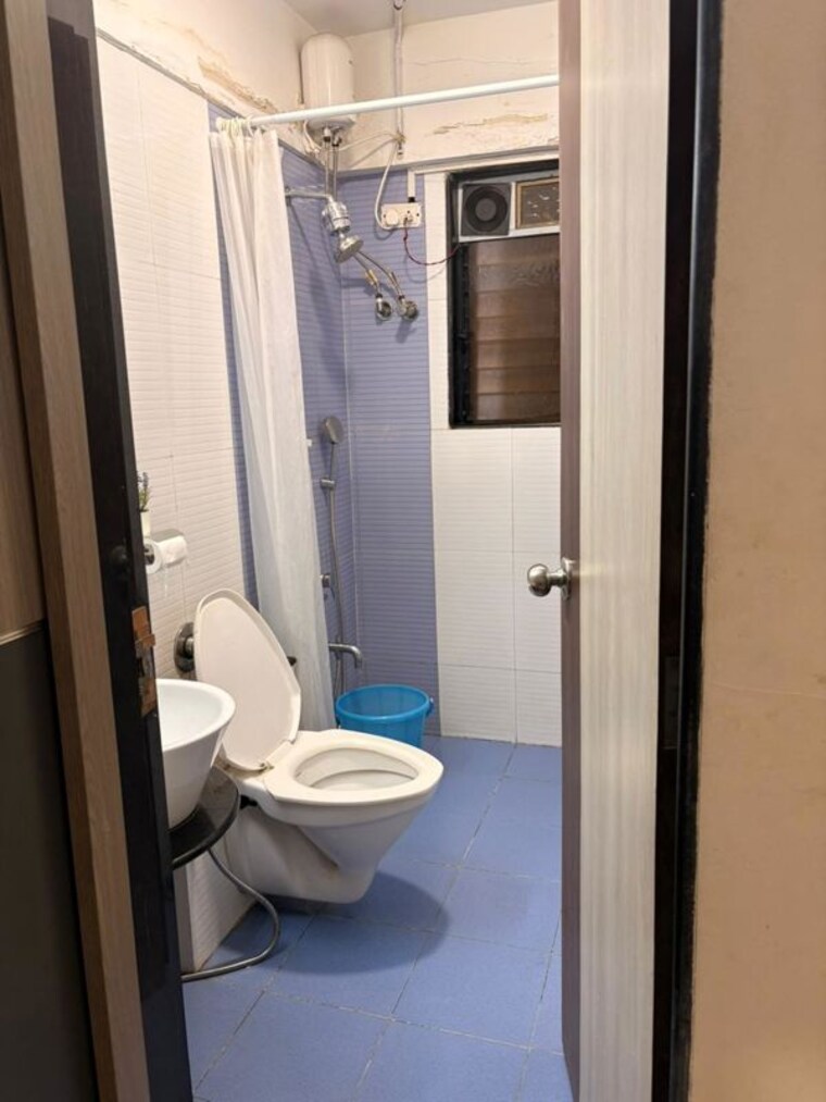 Bathroom, sun-palazzo 3 Bedroom 1150 Sq.Ft. Apartment In Lower Parel Mumbai 10330772