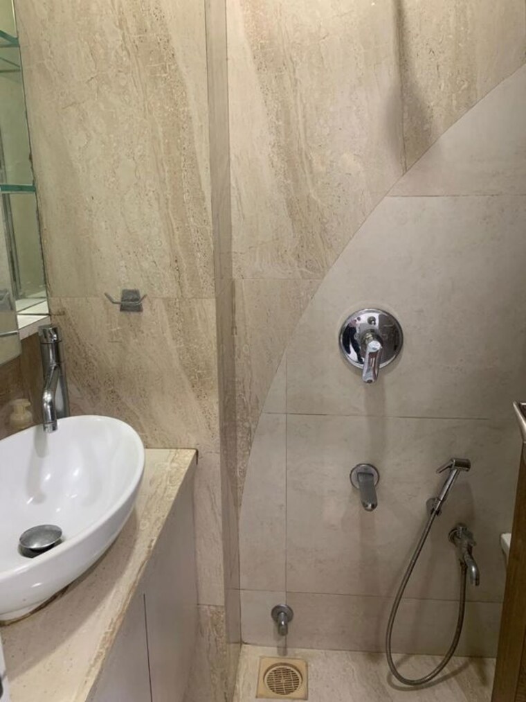 Bathroom, sun-palazzo 3 Bedroom 1150 Sq.Ft. Apartment In Lower Parel Mumbai 10330772