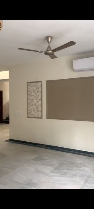 Room in 5 BHK Villa at Nirvana Country – for Rent