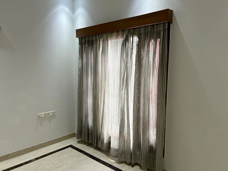Room, sector 50 6+ Bedroom 360 Sq.Mt. Independent House In Sector 50 Noida 10330806
