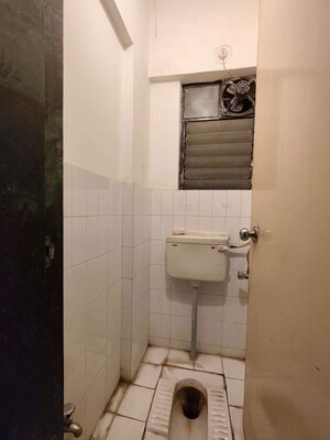 Bathroom in 2 BHK Apartment at Daulat Nagar, Anand Nagar – for Rent