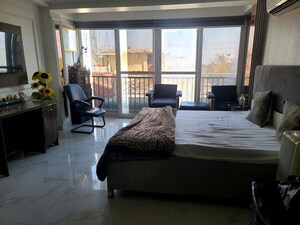 Room in 3 BHK Builder Floor at Mehrauli – for Sale
