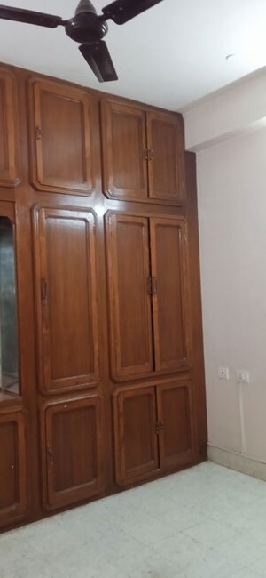 Furnished Amenities in 3 BHK Apartment at Banjara Hills – for Sale