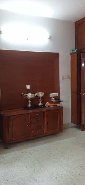 Furnished Amenities in 3 BHK Apartment at Banjara Hills – for Sale