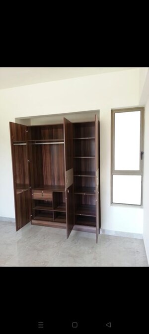 Room in 2 BHK Apartment at Lodha Luxuria, Majiwada – for Rent