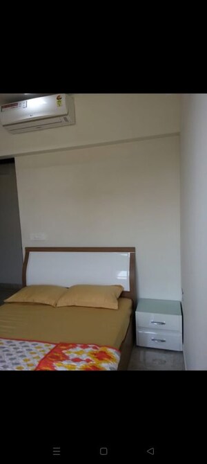 Furnished Amenities in 2 BHK Apartment at Lodha Luxuria, Majiwada – for Rent