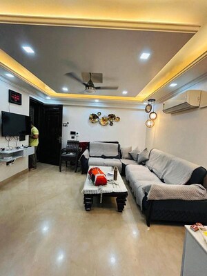 Living Room in 2 BHK Builder Floor at Ardee City, Sector 52 – for Rent