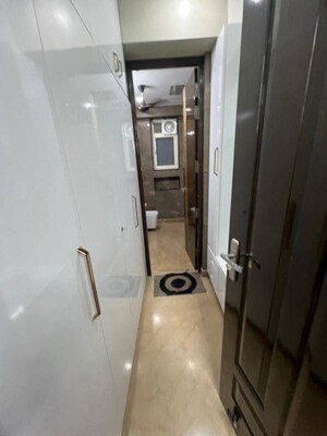 Building Lobby in 2 BHK Builder Floor at Ardee City, Sector 52 – for Rent