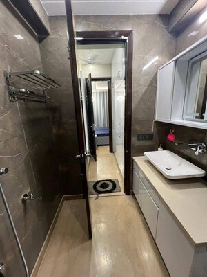 Building Lobby in 2 BHK Builder Floor at Ardee City, Sector 52 – for Rent