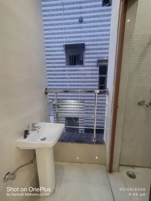 Balcony in 1 BHK Builder Floor at Razapur Khurd – for Rent