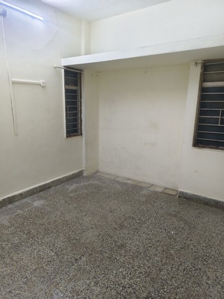 Room, shri-ram-nagar-society 1 Bedroom 600 Sq.Ft. Apartment In Aundh Pune 10330925