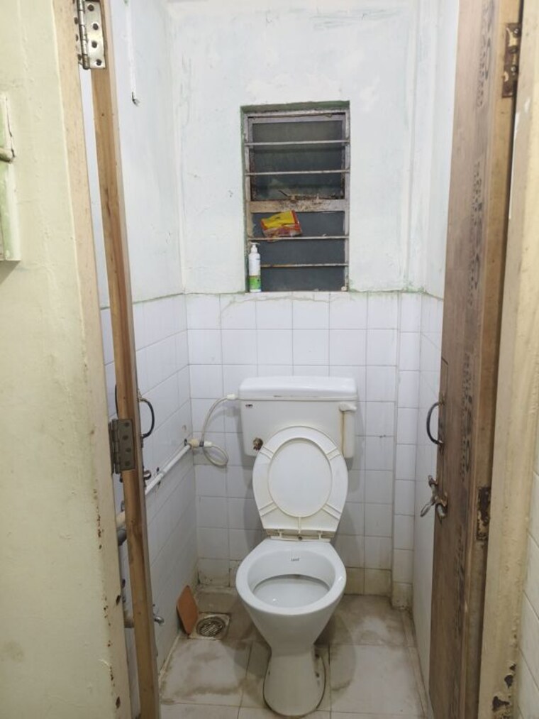 Bathroom, shri-ram-nagar-society 1 Bedroom 600 Sq.Ft. Apartment In Aundh Pune 10330925
