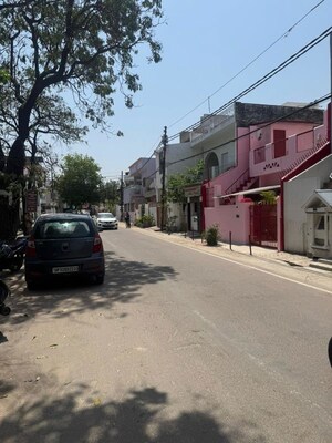 Parking in 2 BHK Independent House at Gomti Nagar – for Rent