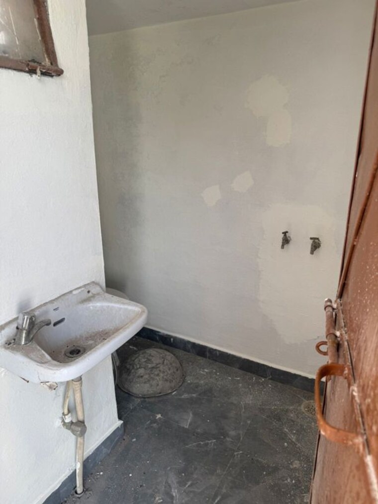 Bathroom, gomti nagar 2 Bedroom 1250 Sq.Ft. Independent House In Gomti Nagar Lucknow 10330941