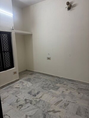 Room in 2 BHK Independent House at Gomti Nagar – for Rent