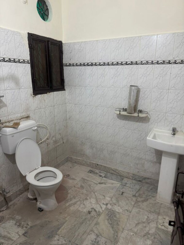 Bathroom, gomti nagar 2 Bedroom 1250 Sq.Ft. Independent House In Gomti Nagar Lucknow 10330941