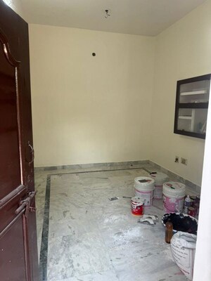 Room in 2 BHK Independent House at Gomti Nagar – for Rent